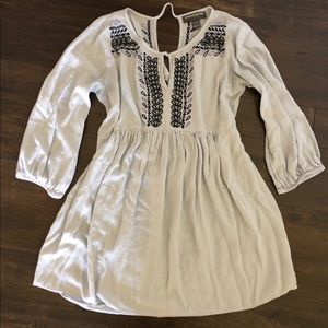 A Pea In the Pod Maternity Shirt